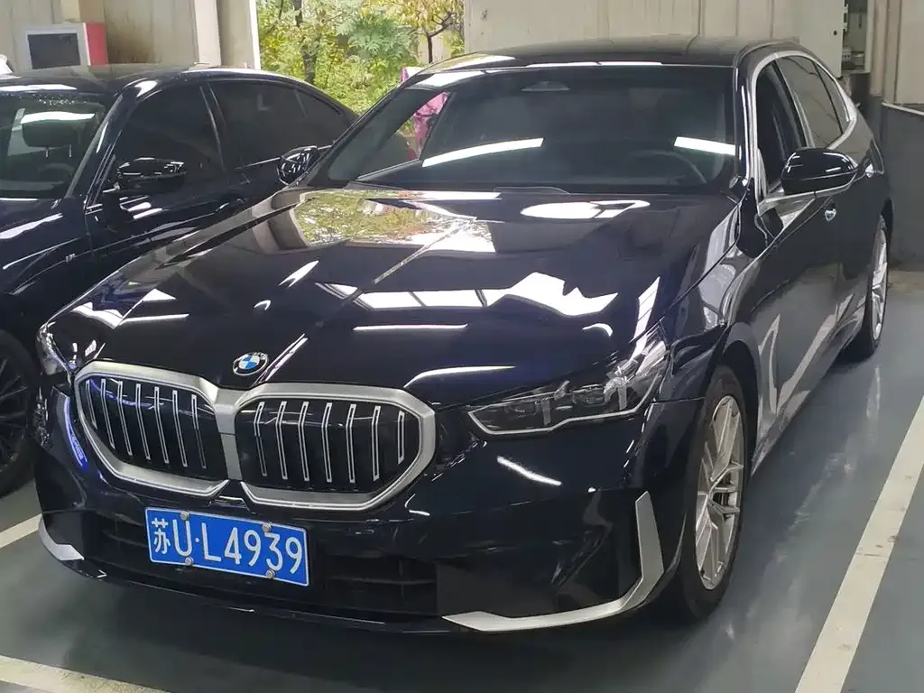 BMW 5 Series — фото 1