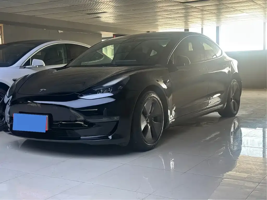 Tesla Model 3 — фото 1