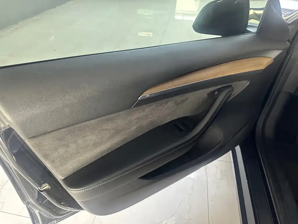 Tesla Model 3 — фото 10