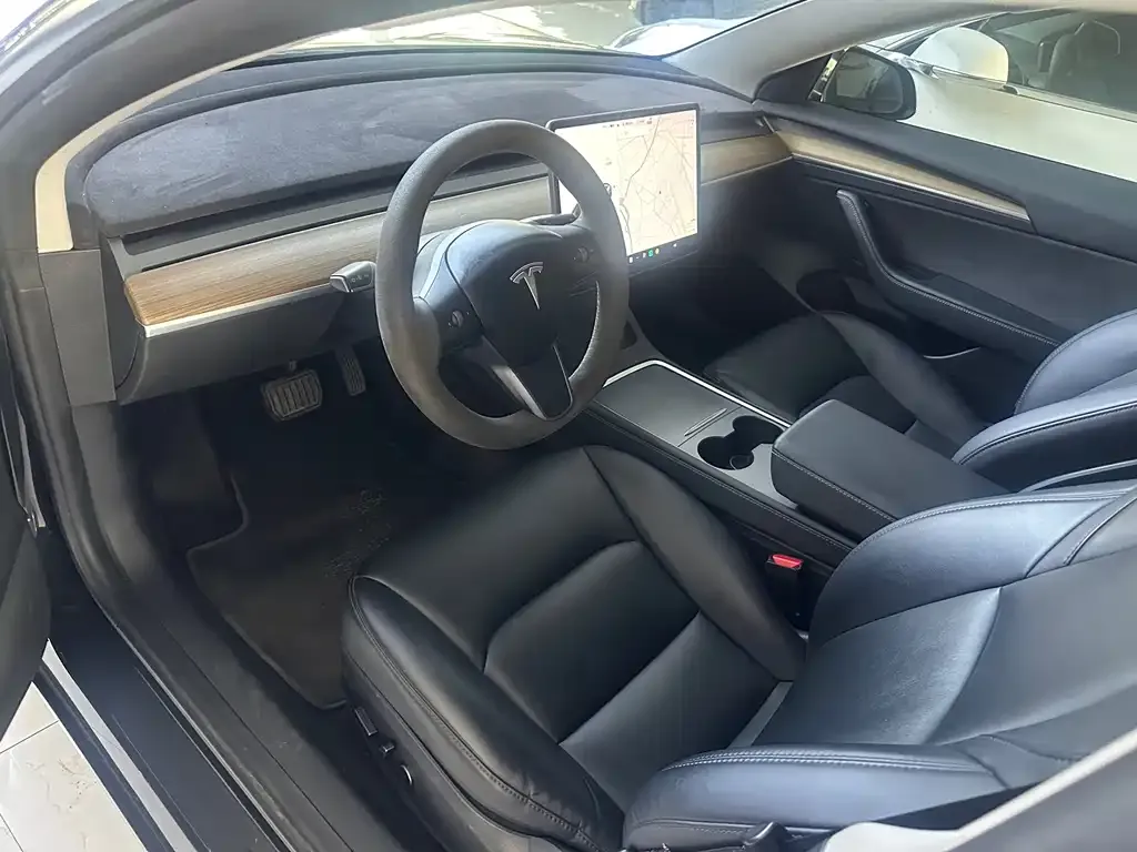 Tesla Model 3 — фото 9
