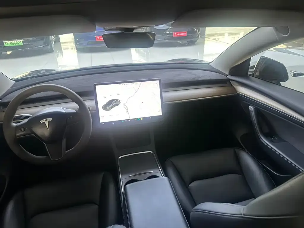 Tesla Model 3 — фото 4