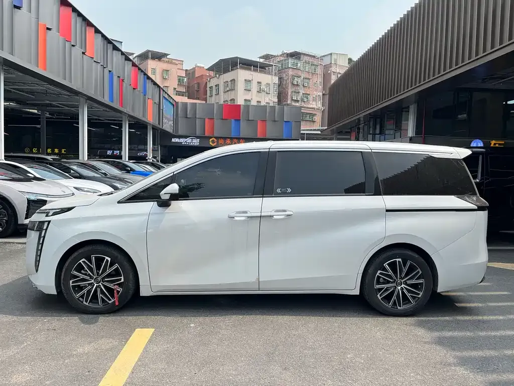GAC Motor Trumpchi E8 — фото 5