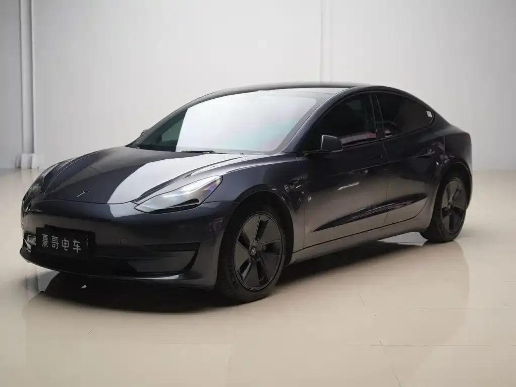 Tesla Model 3 — фото 1
