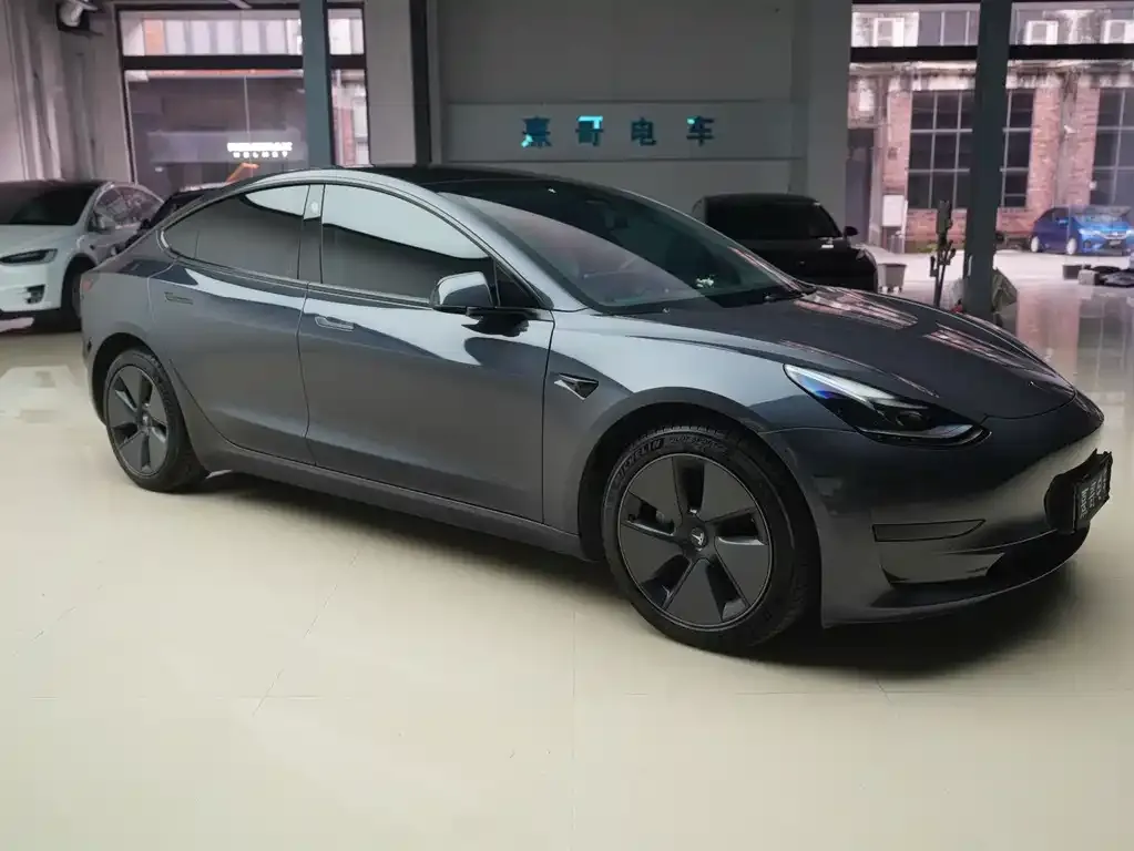 Tesla Model 3 — фото 4