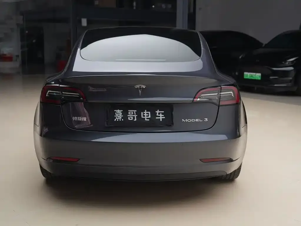 Tesla Model 3 — фото 10