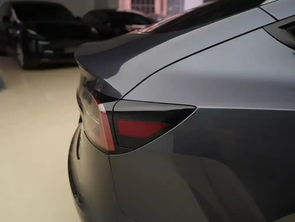 Tesla Model 3 — фото 9