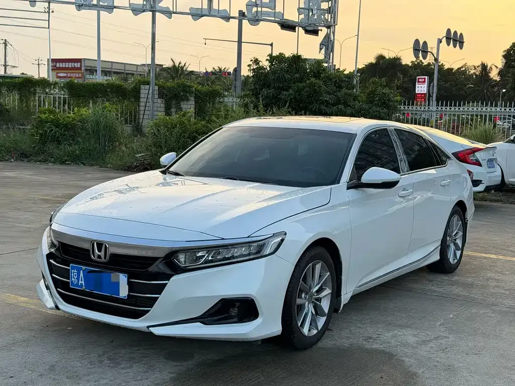 Honda Accord — фото 1