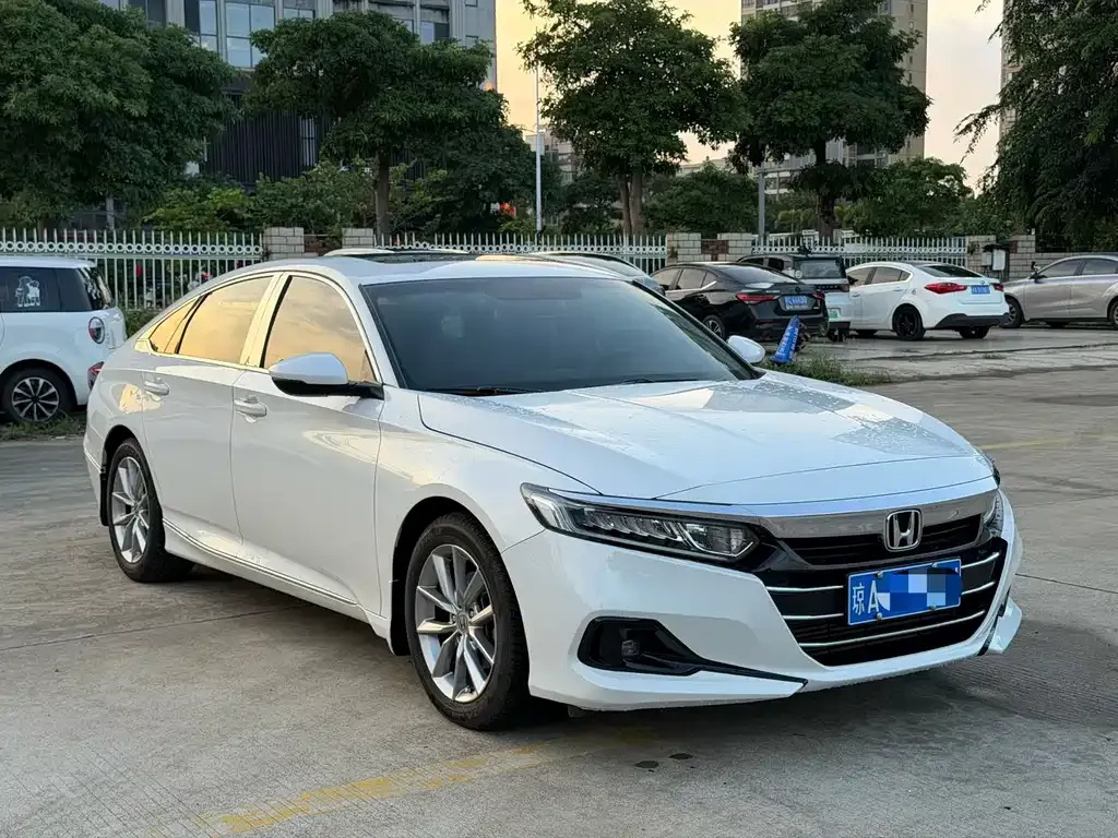 Honda Accord — фото 8