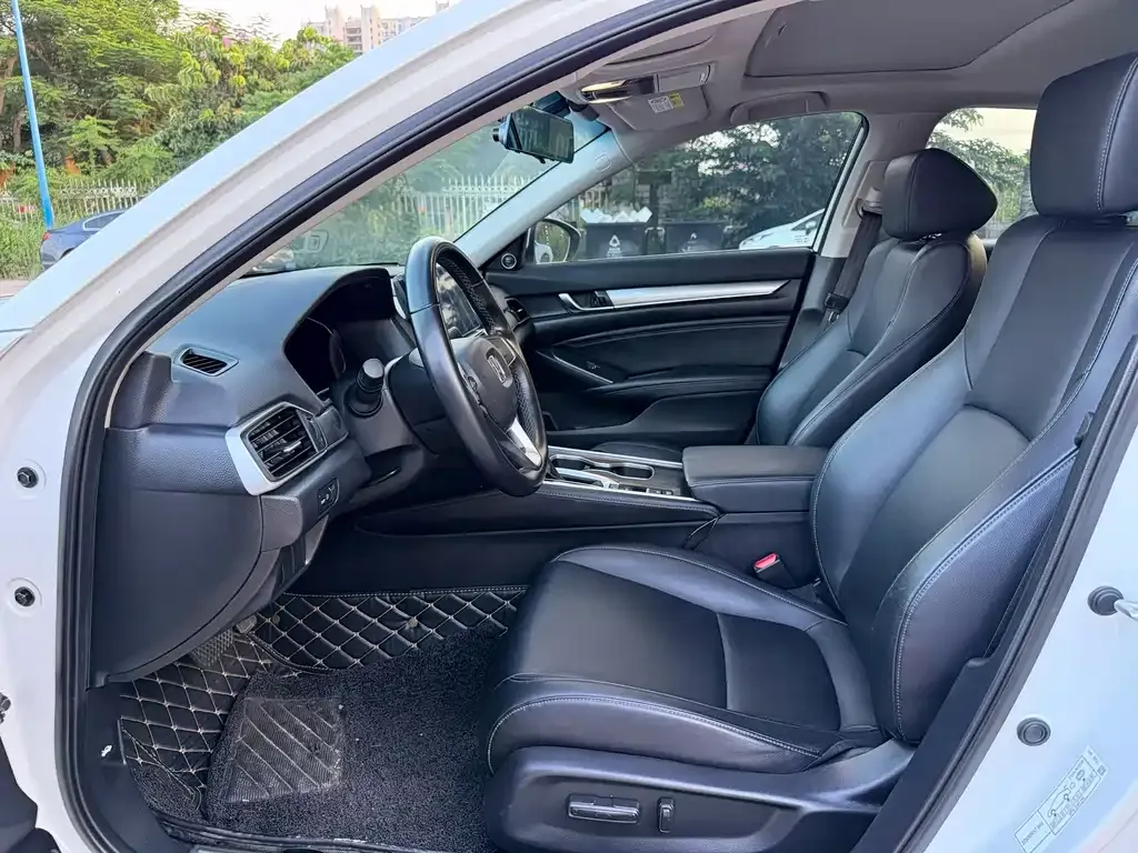 Honda Accord — фото 9