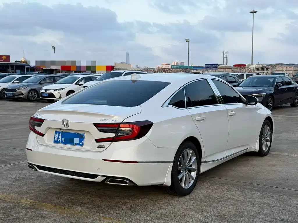 Honda Accord — фото 6