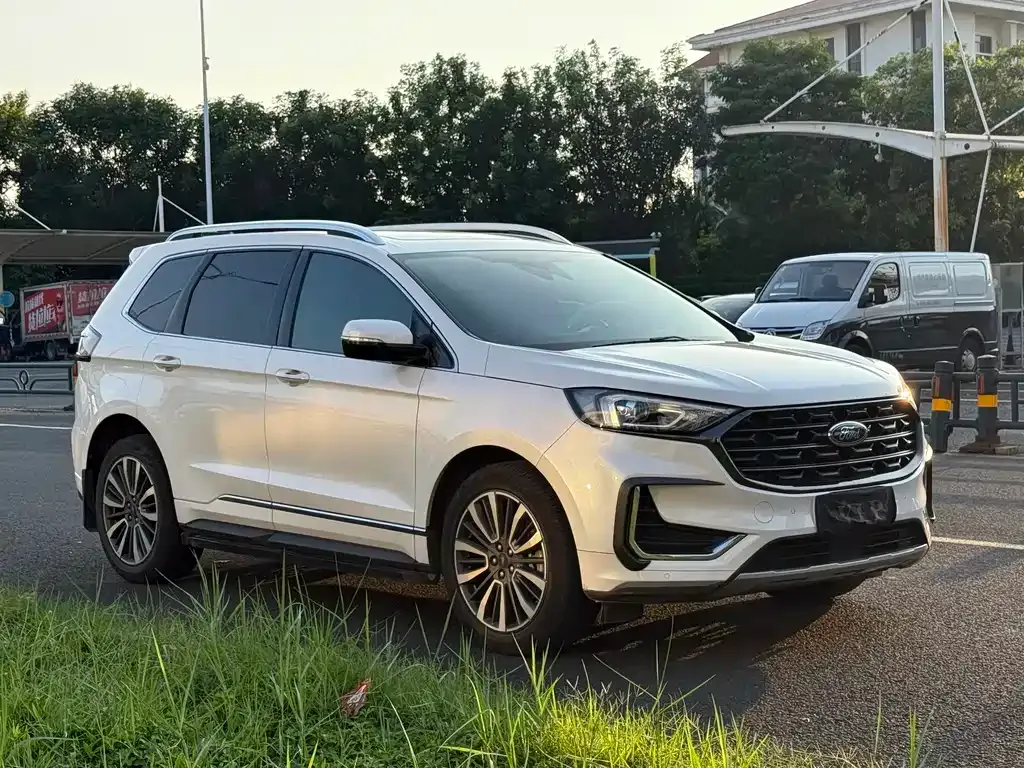 Ford Edge — фото 9