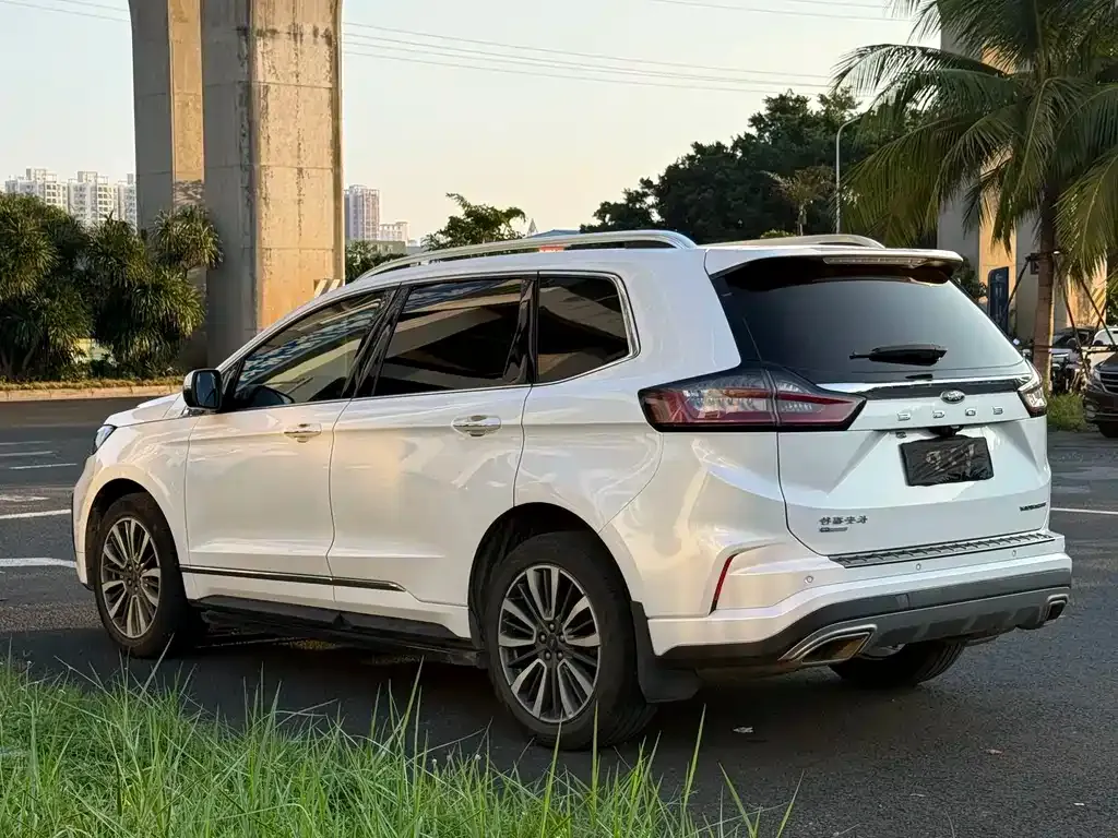 Ford Edge — фото 7
