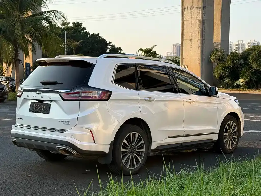 Ford Edge — фото 5