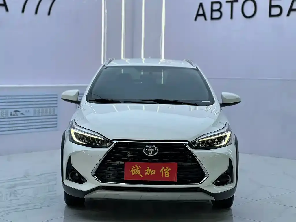 Toyota Yaris L — фото 2