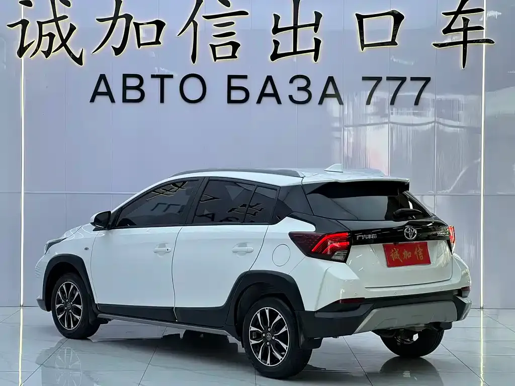 Toyota Yaris L — фото 5