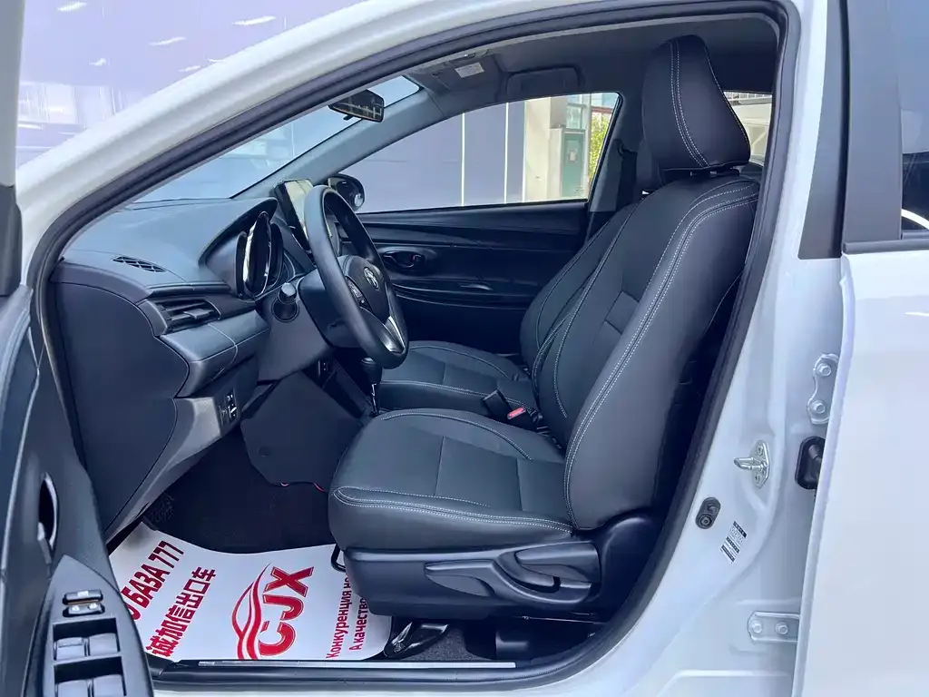 Toyota Yaris L — фото 8
