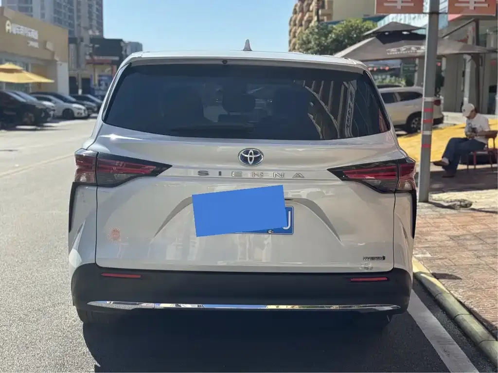 Toyota Sienna — фото 9