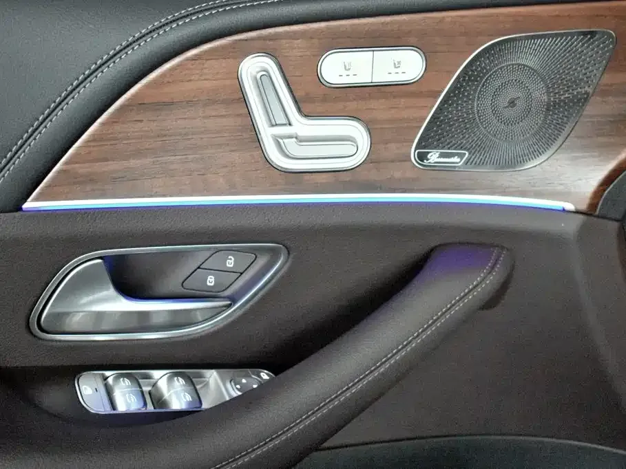 Mercedes-Benz GLS — фото 6