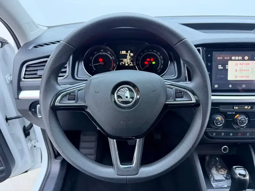 Skoda Kamiq — фото 2
