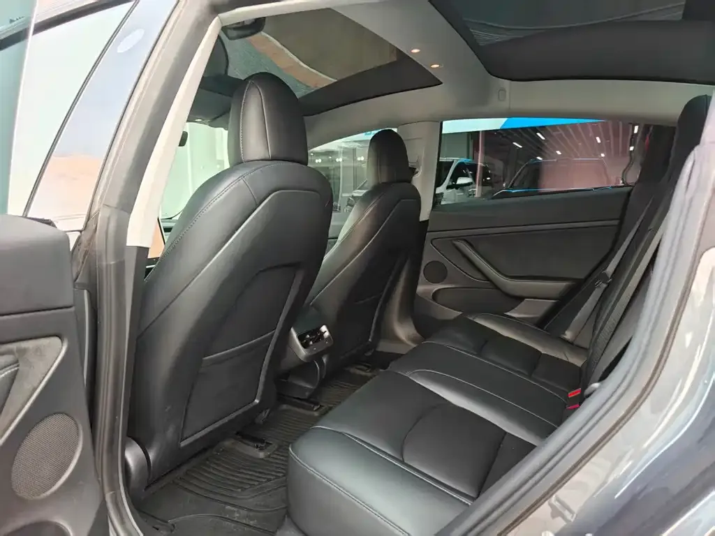 Tesla Model 3 — фото 2