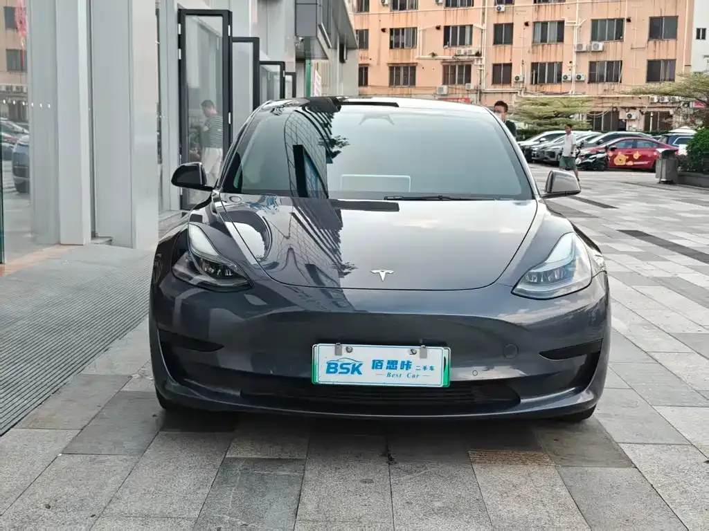 Tesla Model 3 — фото 8