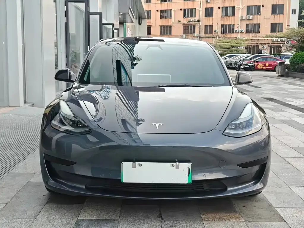 Tesla Model 3 — фото 4