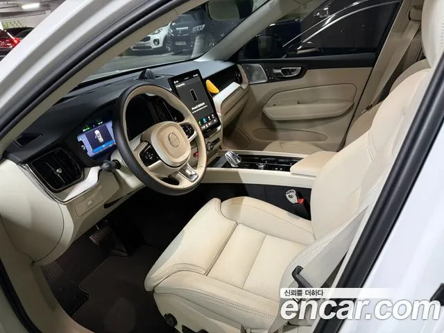 Volvo XC60 — фото 10