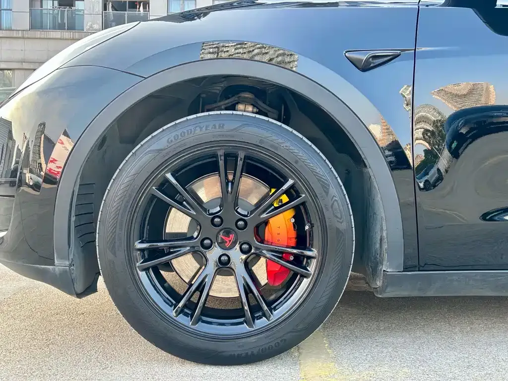 Tesla Model Y — фото 8
