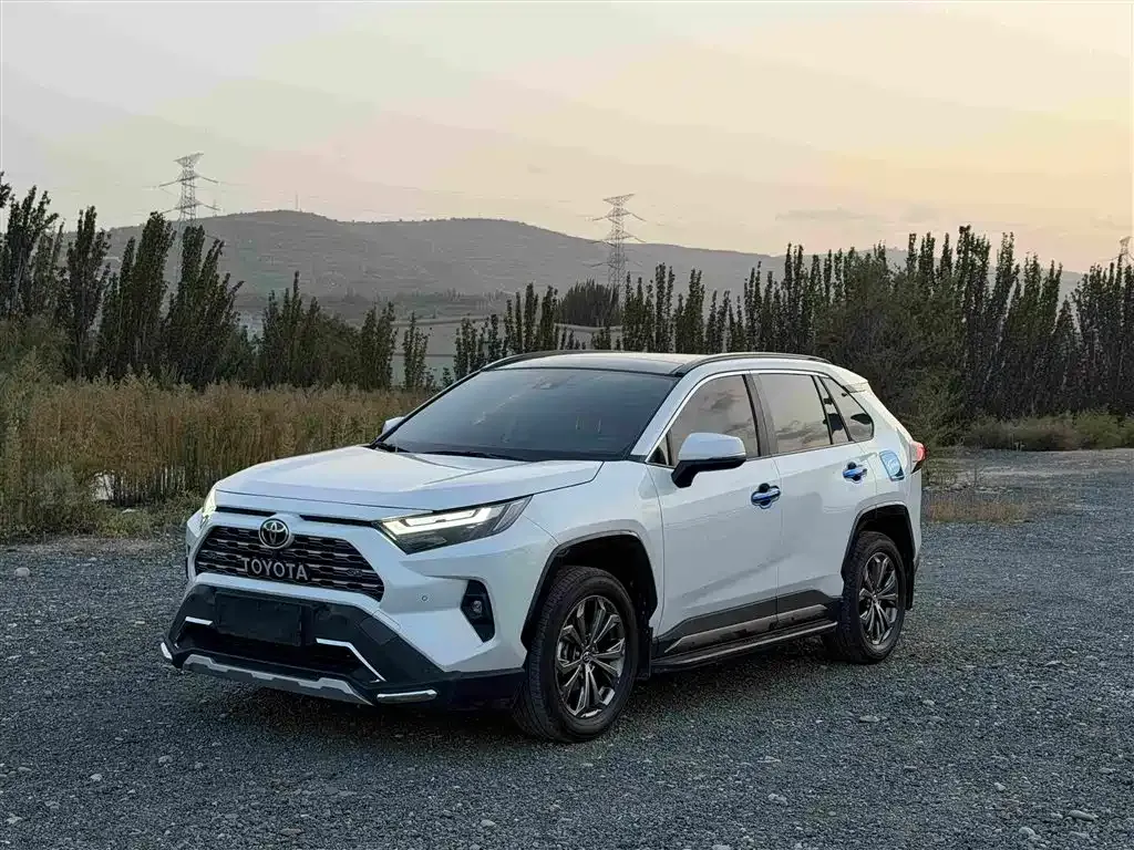 Toyota RAV4 — фото 1