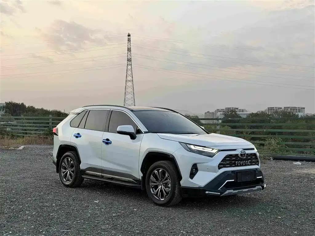 Toyota RAV4 — фото 3