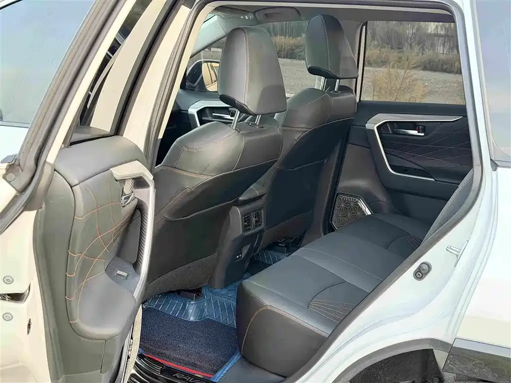 Toyota RAV4 — фото 2