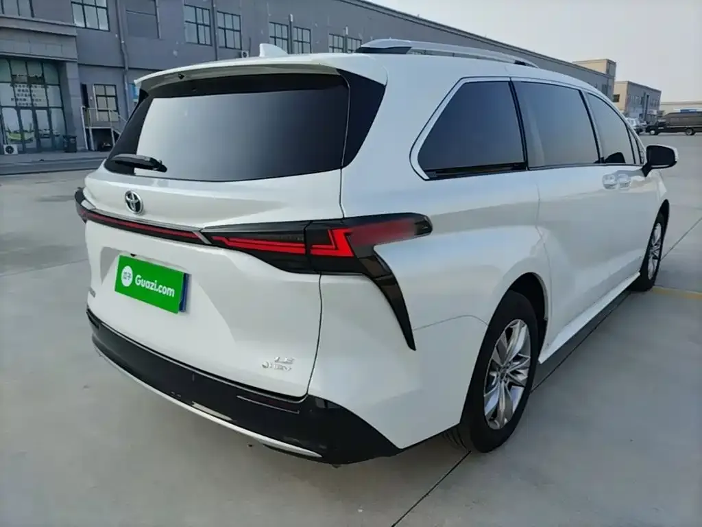 Toyota Sienna — фото 9