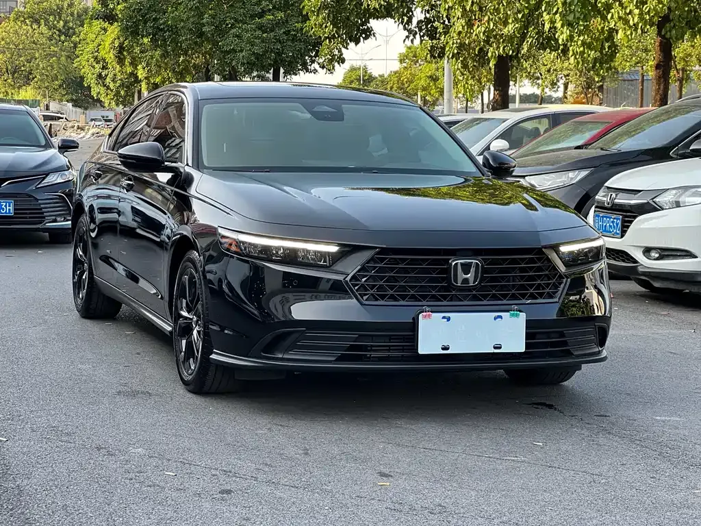 Honda Accord — фото 1