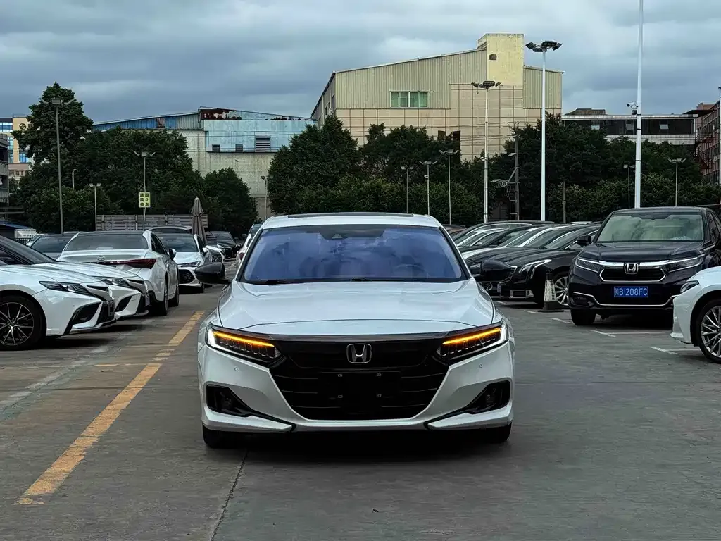 Honda Accord — фото 1
