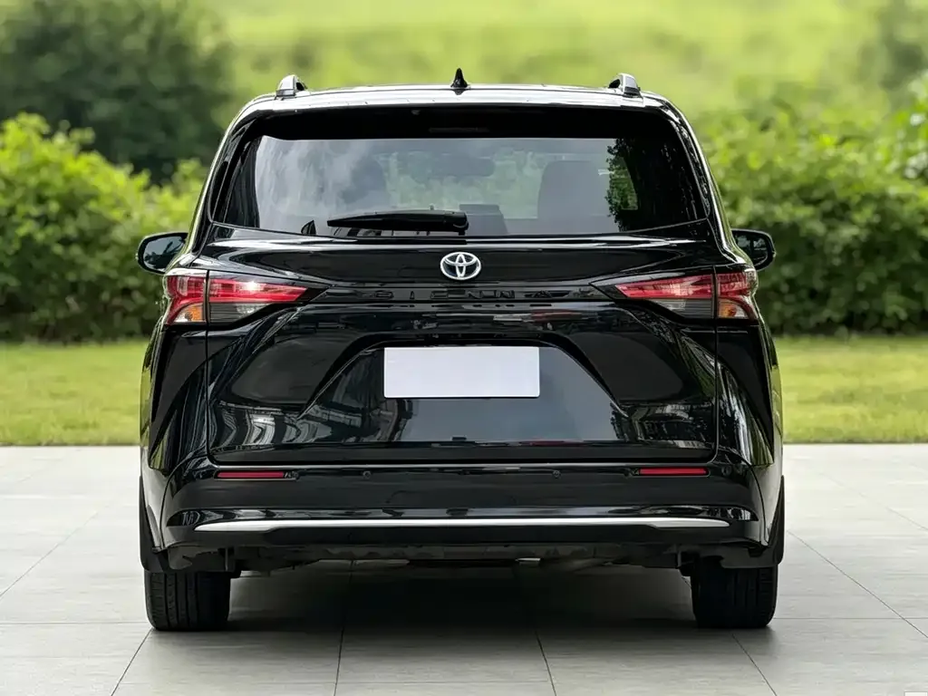 Toyota Sienna — фото 3