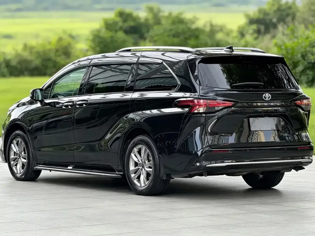 Toyota Sienna — фото 10
