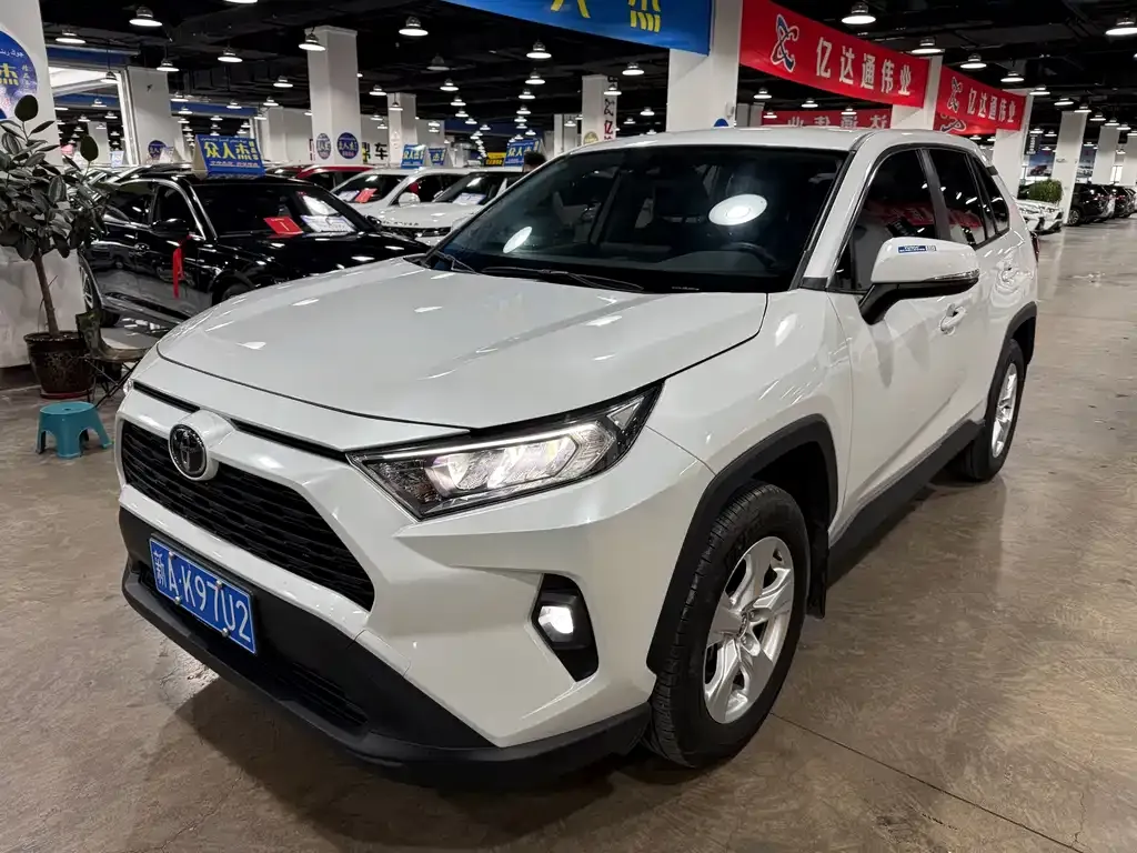 Toyota RAV4 — фото 5