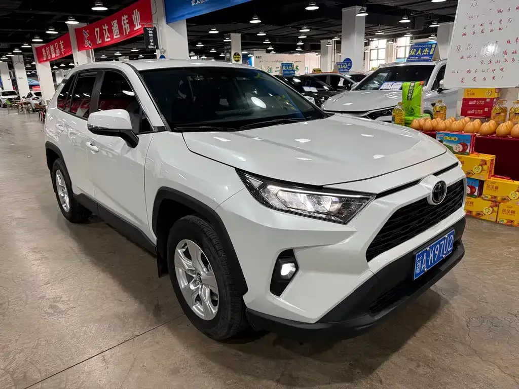Toyota RAV4 — фото 8