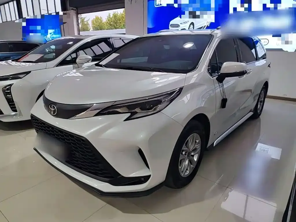 Toyota Granvia — фото 1