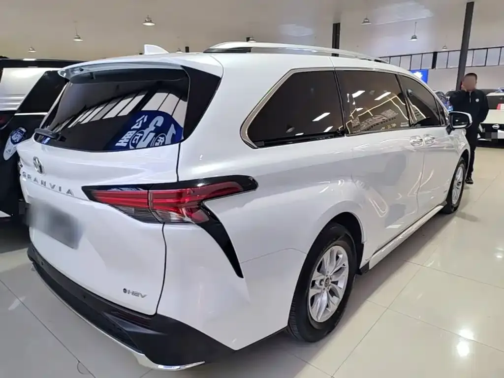 Toyota Granvia — фото 9