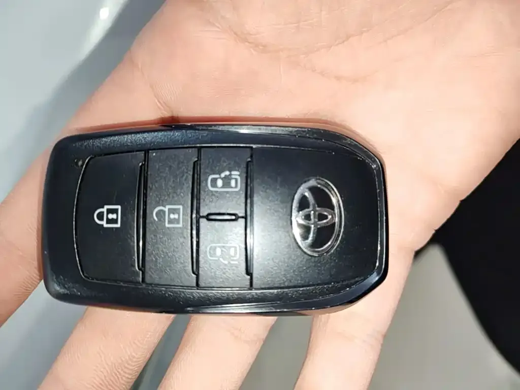 Toyota Granvia — фото 7
