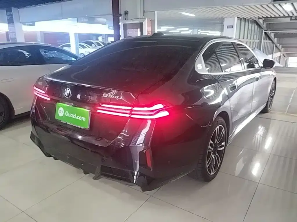 BMW 5 Series — фото 6
