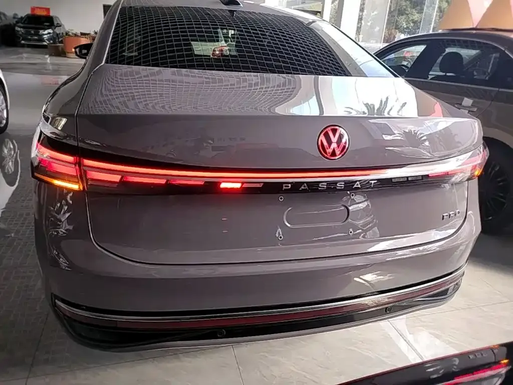 Volkswagen Passat — фото 7