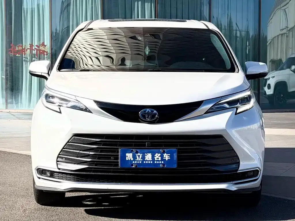 Toyota Sienna — фото 4