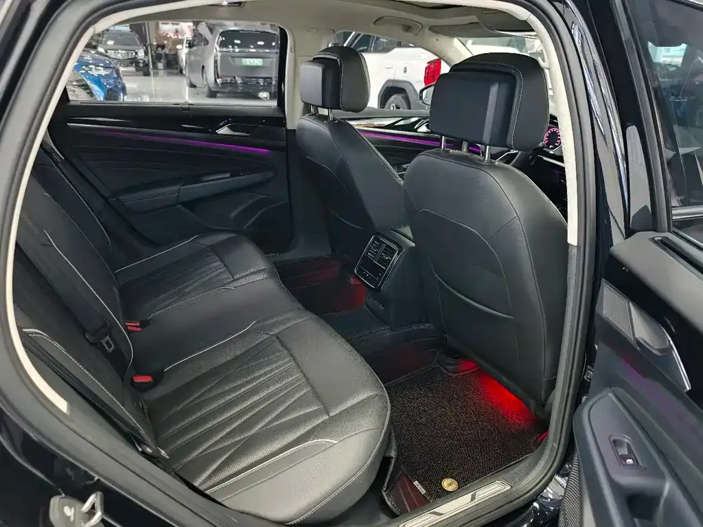Volkswagen Passat — фото 6