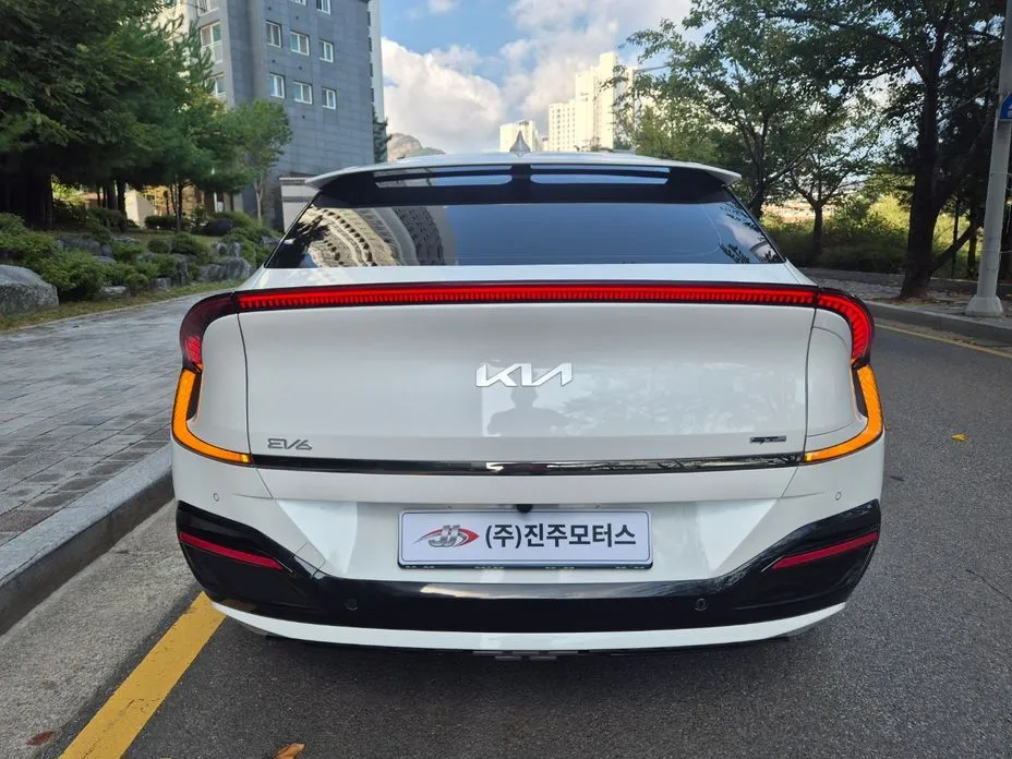 Kia EV6 — фото 9