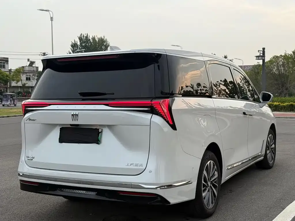 Buick GL8 Hybrid — фото 5