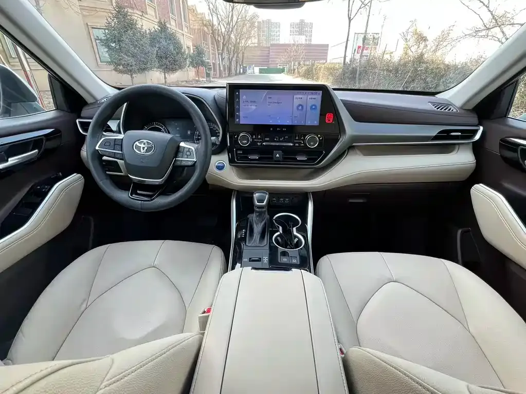 Toyota Highlander — фото 2