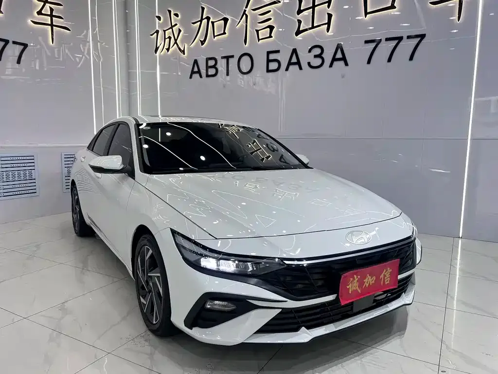 Hyundai Elantra — фото 10