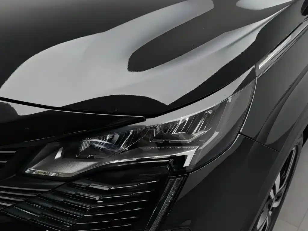 Peugeot 5008 — фото 10